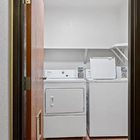 Super 8 By Wyndham Santa Rosa Hotel Luaran gambar