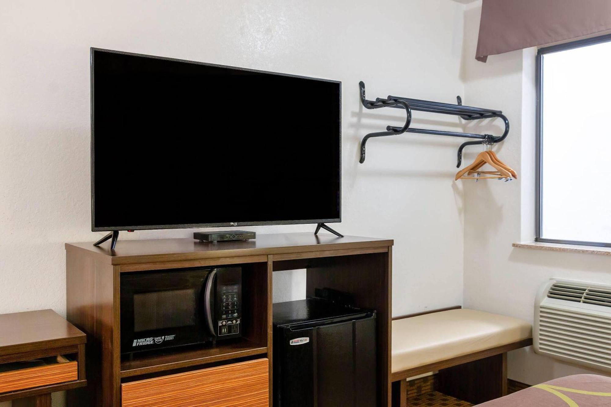 Super 8 By Wyndham Santa Rosa Hotel Luaran gambar