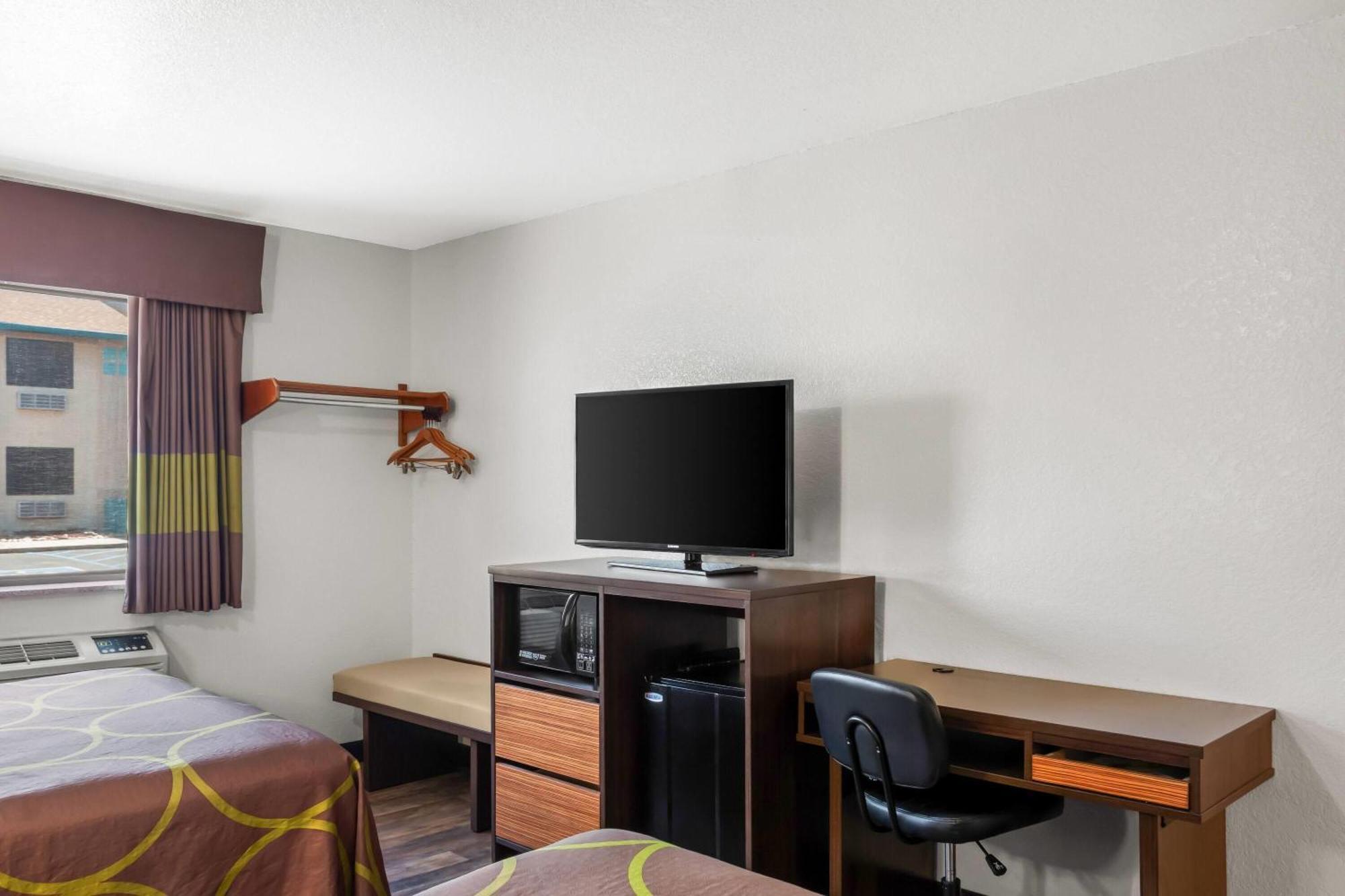 Super 8 By Wyndham Santa Rosa Hotel Luaran gambar