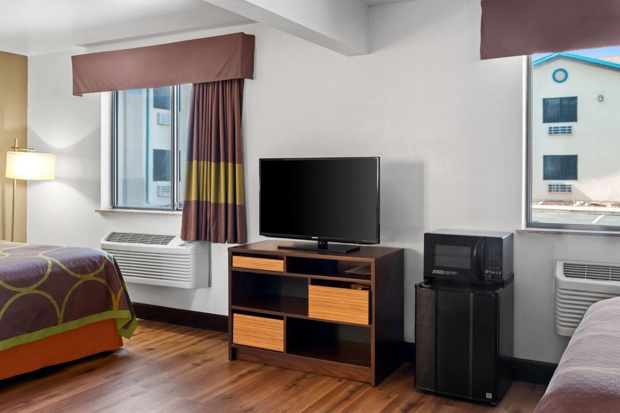 Super 8 By Wyndham Santa Rosa Hotel Luaran gambar