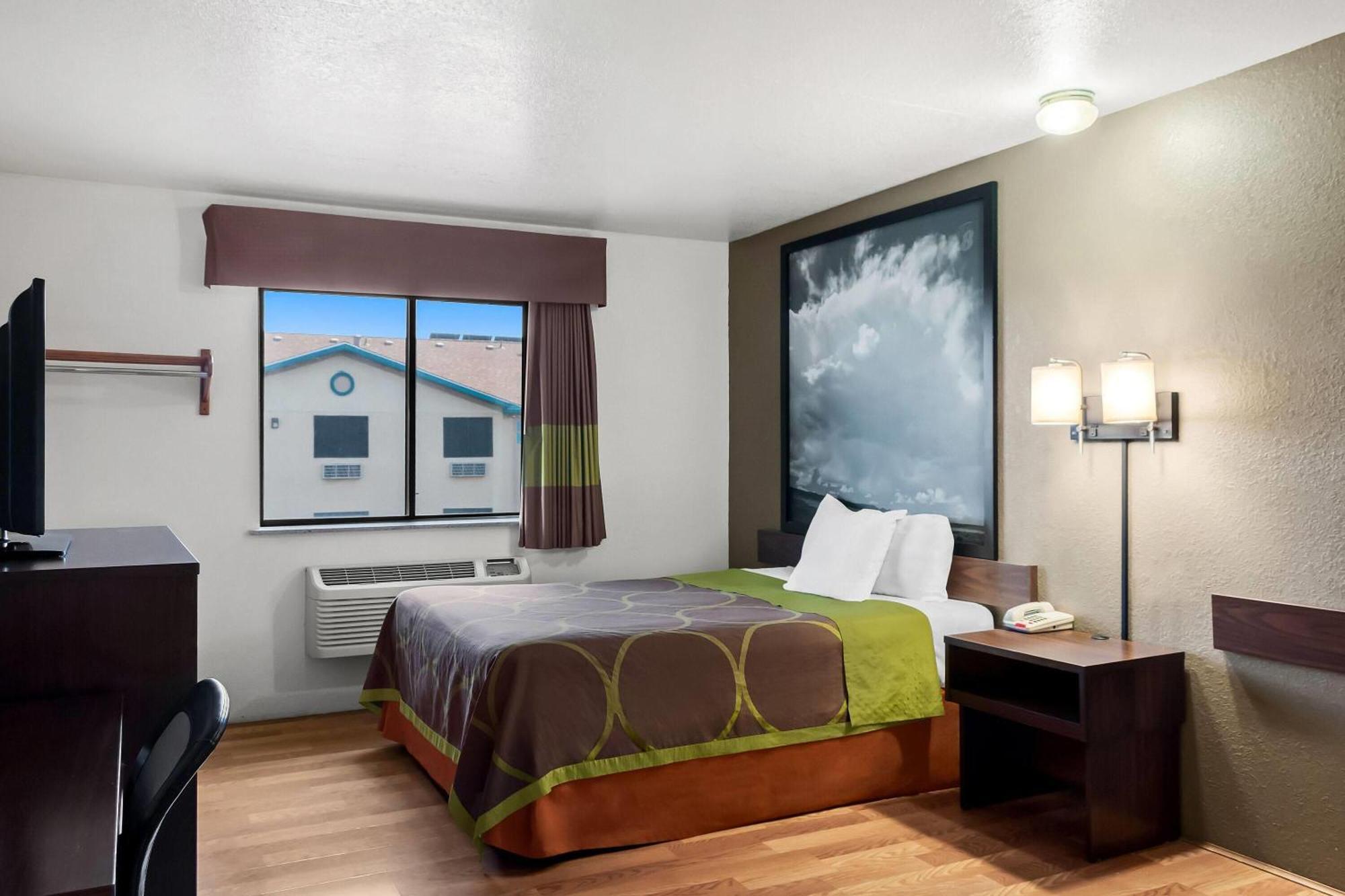 Super 8 By Wyndham Santa Rosa Hotel Luaran gambar
