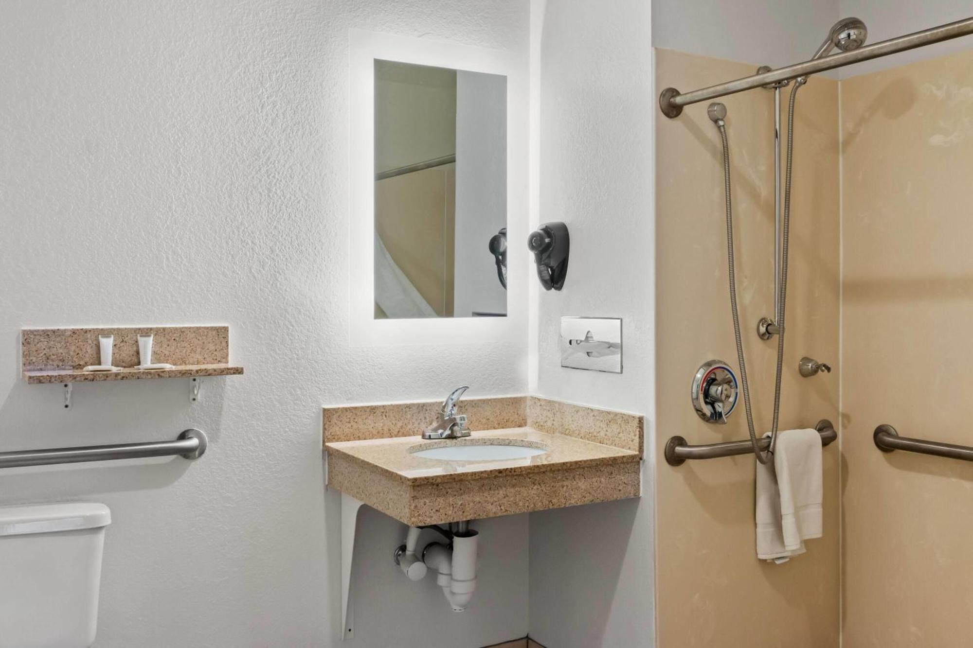 Super 8 By Wyndham Santa Rosa Hotel Luaran gambar