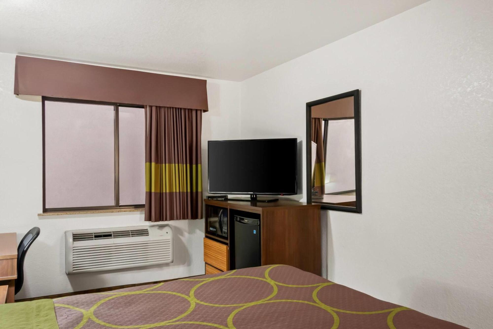 Super 8 By Wyndham Santa Rosa Hotel Luaran gambar